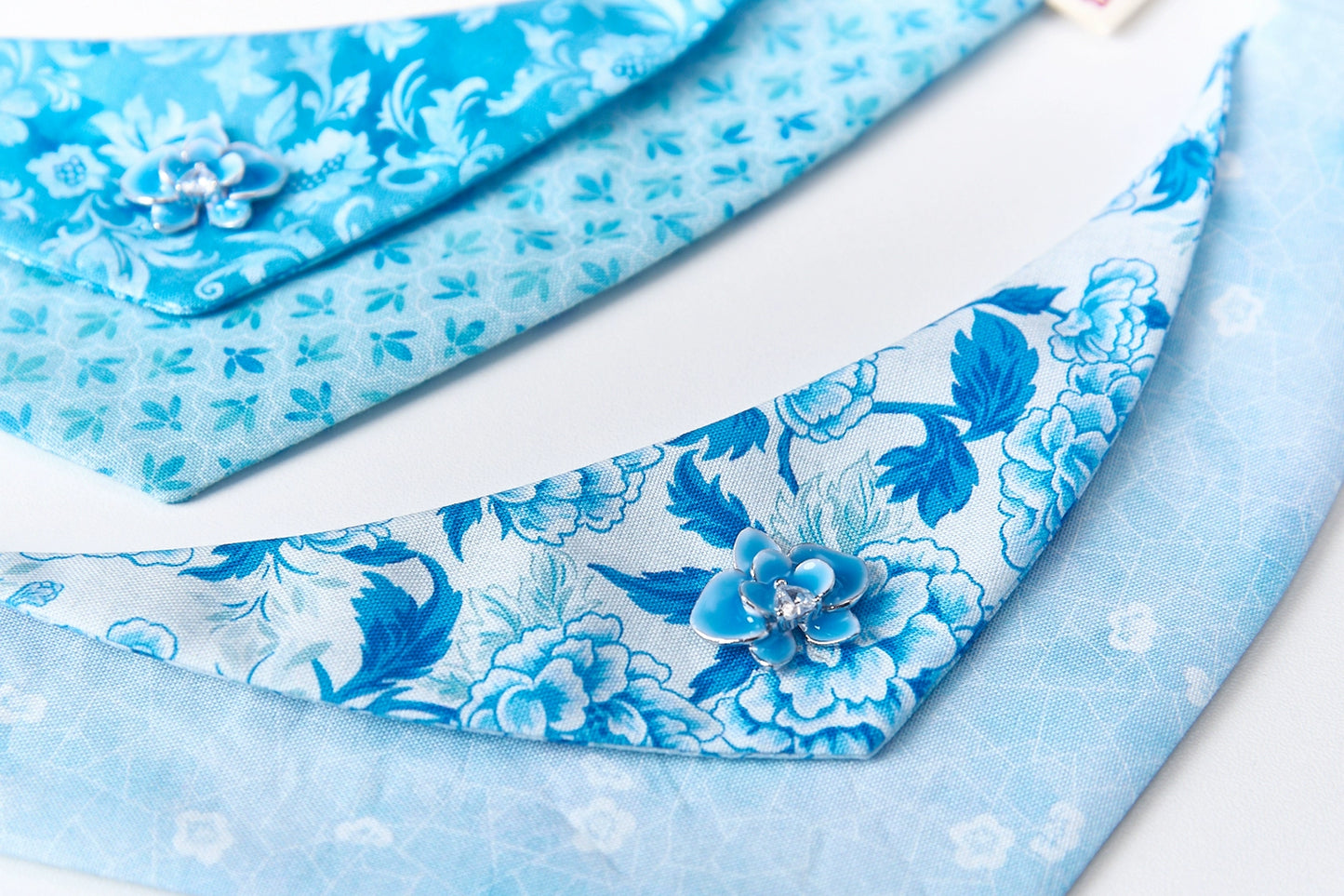 Blue-white Porcelain: Neo-Chinese style costume bandanas, triangular Scarves, accessory and collar for Dogs & Cats, Hand-made/Customized 3D-printed Name Tag